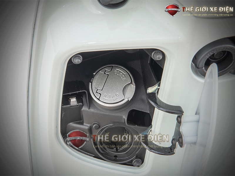 Xe Ga 50cc SYM Attila Sơn B&oacute;ng