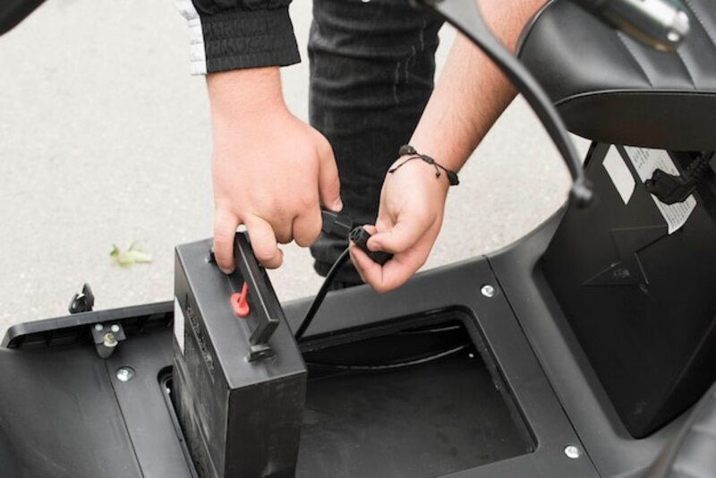Pin xe điện cần được để nguội trước khi sạc để đảm bảo an to&agrave;n