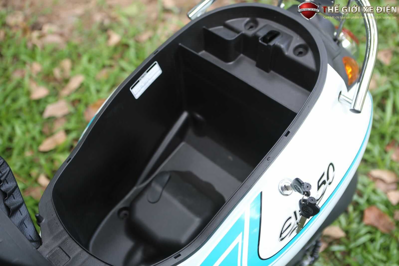 Xe ga 50cc Elite SYM Trắng Đỏ/Trắng Xanh Xe ga 50cc Elite SYM Trắng Đỏ/Trắng Xanh