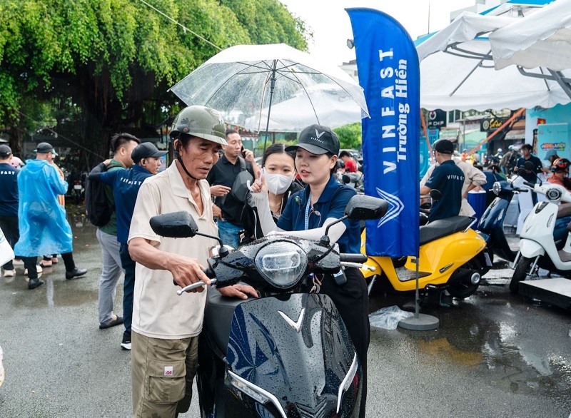 Làm thế nào để người dân dễ dàng thực hiện thủ tục đổi đổi xe máy sang xe điện?