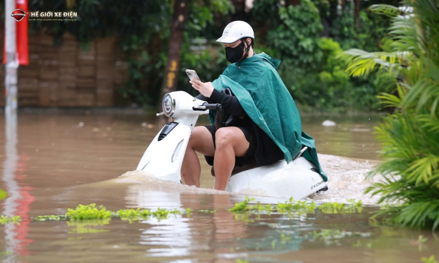 Mùa mưa bão sắp đến, liệu xe máy điện có đỡ 