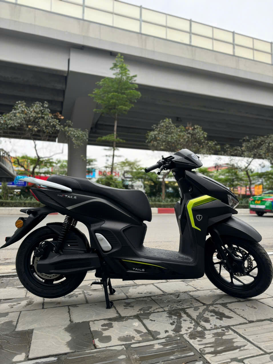 Thiếu Ni&ecirc;n Độ Xe Điện Tốc Độ Cao gi&aacute; 500K Th&agrave;nh &ldquo;Xe Điện Đua&rdquo; 100km/h