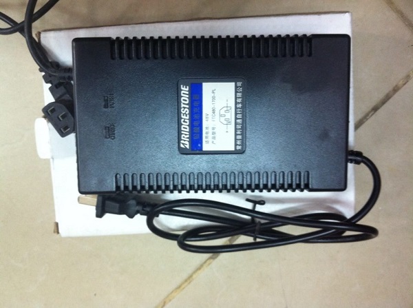 Sự khác biệt giữa xe điện chạy bằng pin và xe chạy bằng ắc quy